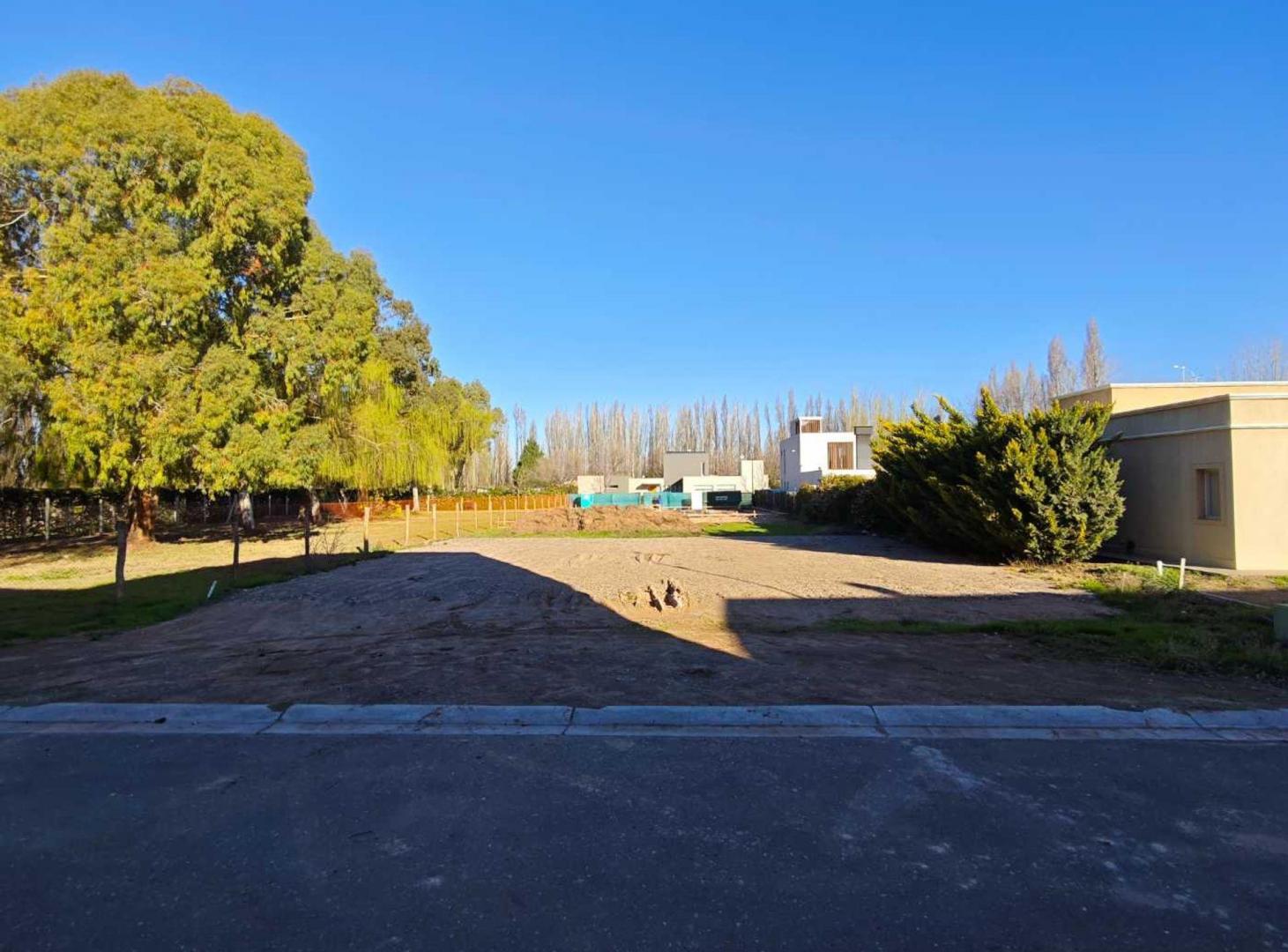 Foto de VENTA LOTE EN BARRIO PRIVADO LA COMARCA CENTENARIO, imagen 3