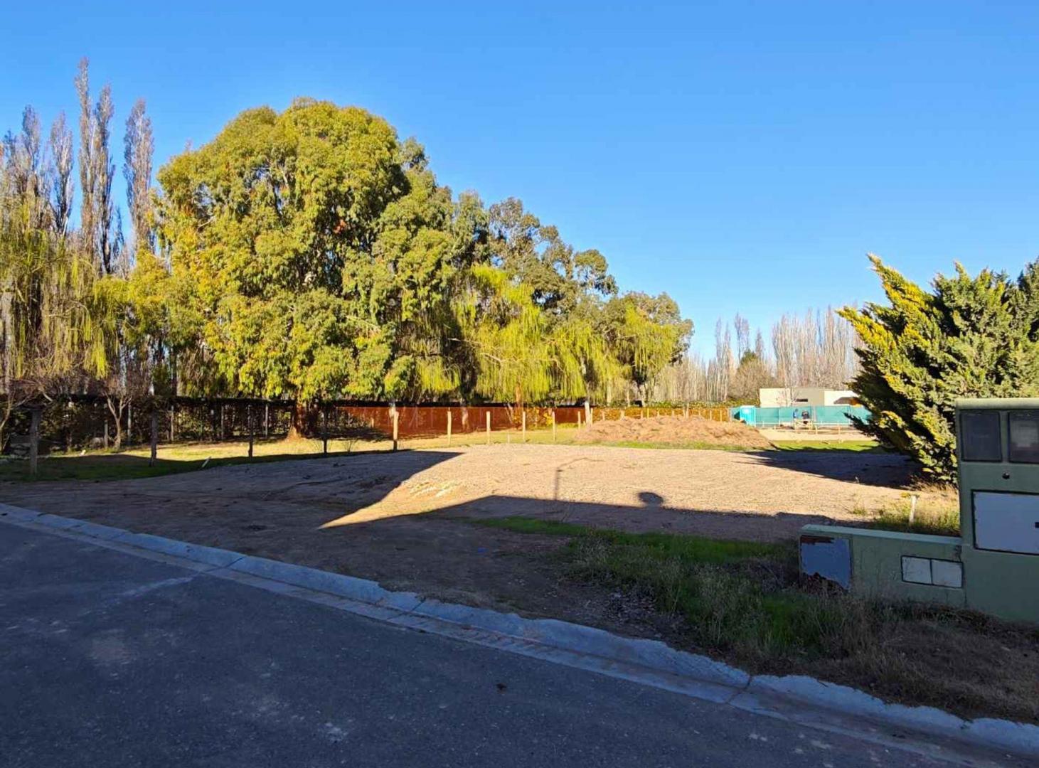 Foto de VENTA LOTE EN BARRIO PRIVADO LA COMARCA CENTENARIO, imagen 1