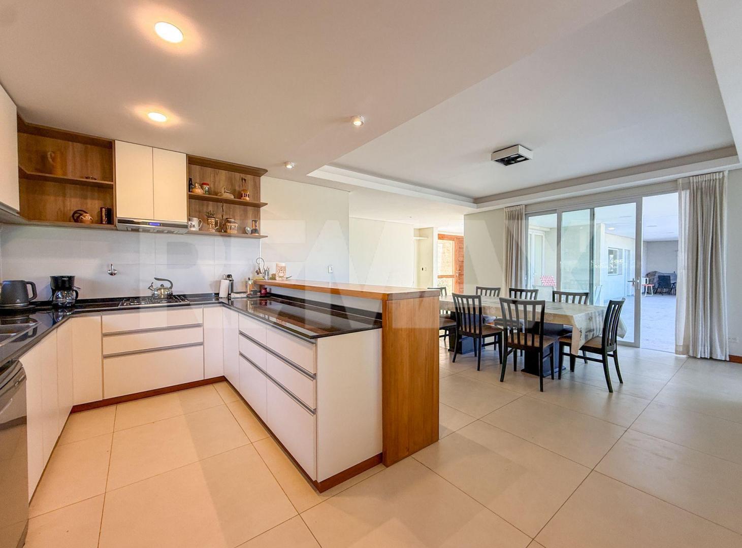 Foto de VENTA CASA 3 DORMITORIOS/ PILETA, B° COSTA NOGAL, imagen 5