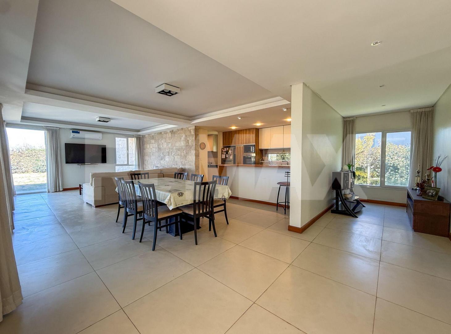 Foto de VENTA CASA 3 DORMITORIOS/ PILETA, B° COSTA NOGAL, imagen 4