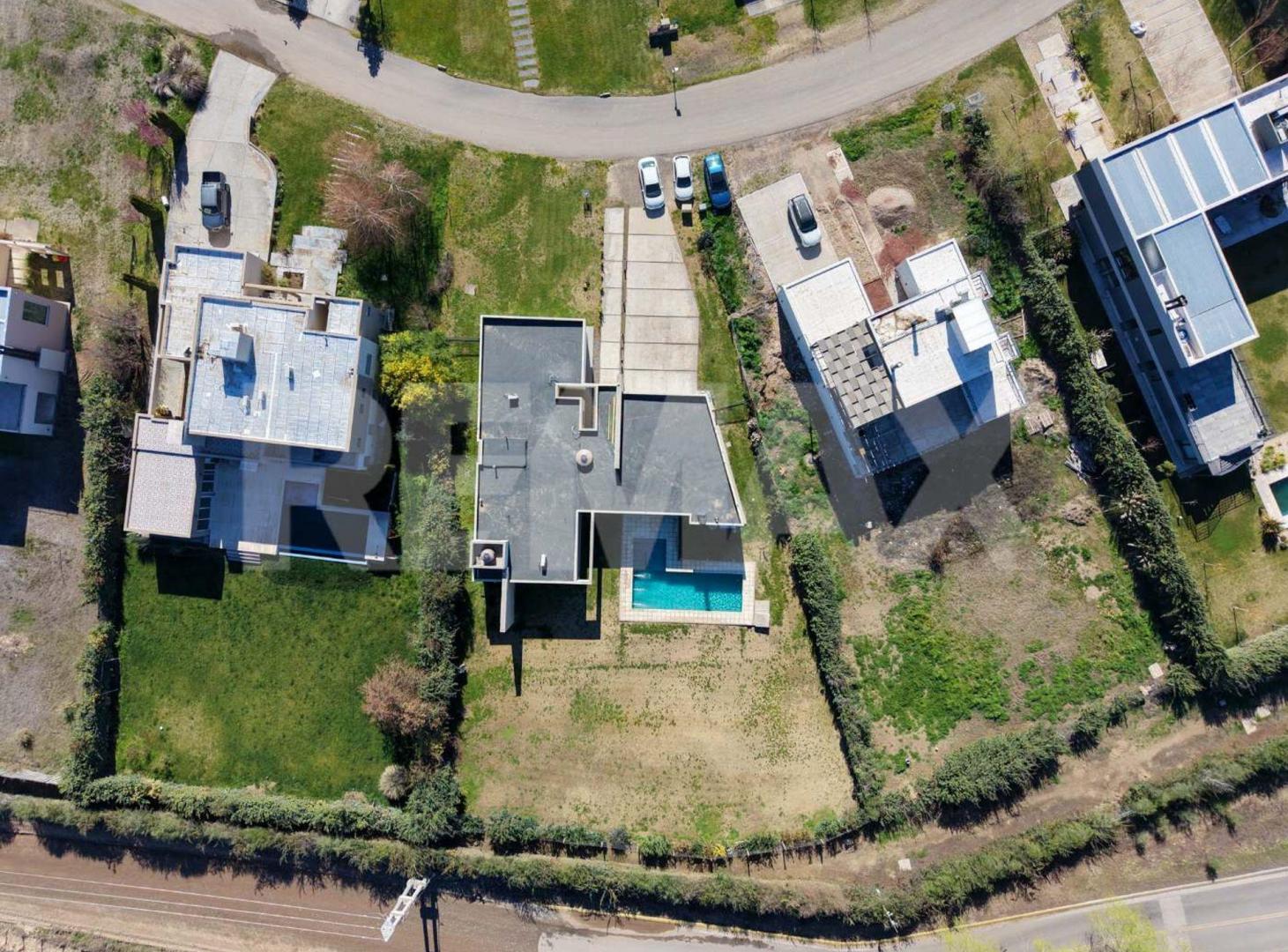 Foto de VENTA CASA 3 DORMITORIOS/ PILETA, B° COSTA NOGAL, imagen 1