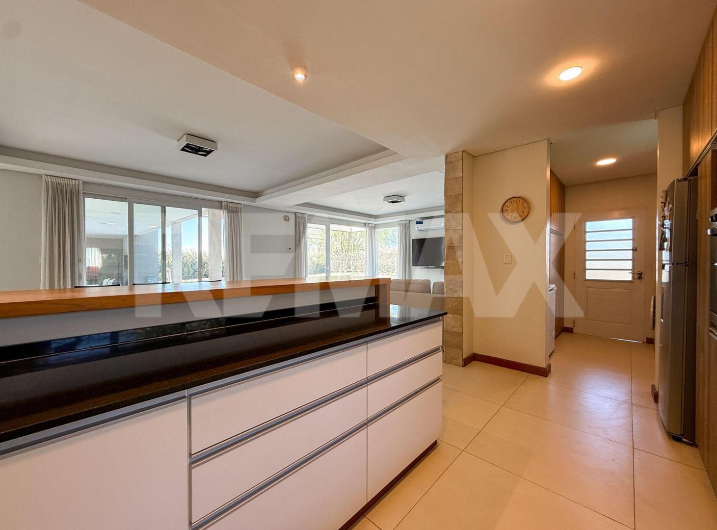 Foto de VENTA CASA 3 DORMITORIOS/ PILETA, B° COSTA NOGAL, imagen 3