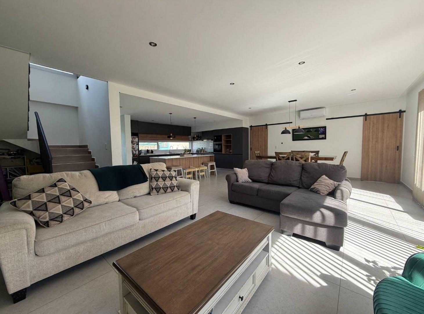 Foto de CASA EN VENTA, BARRIO LA CONSUELO, CENTENARIO, imagen 4