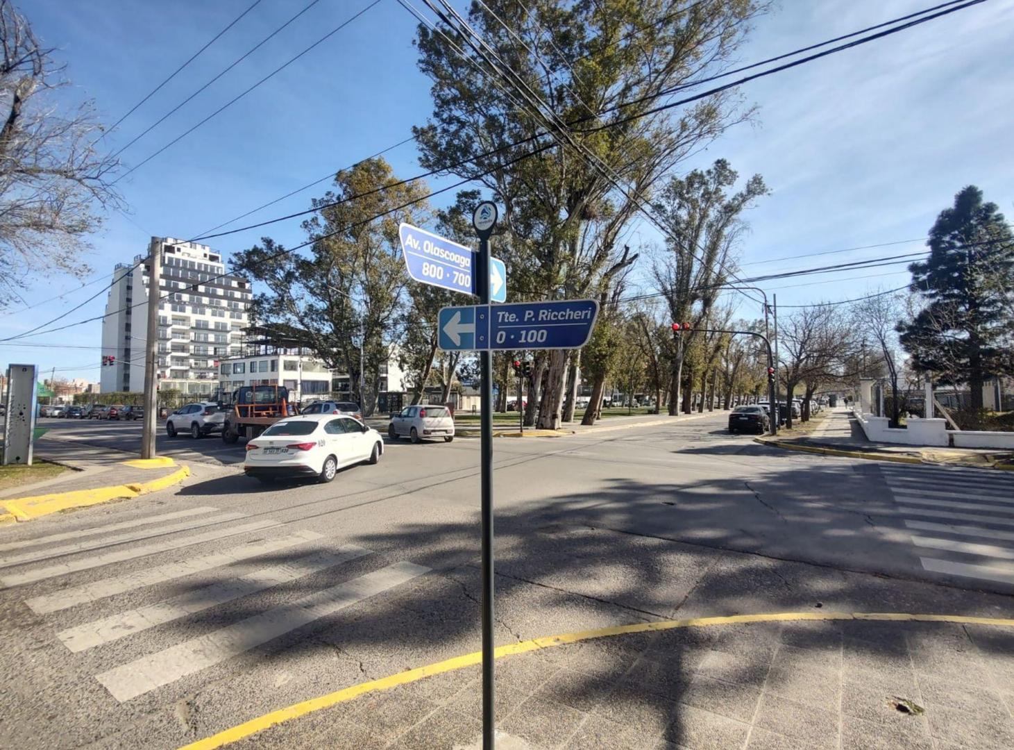 Foto de ALQUILER LOTE 200 M2 AV. OLASCOAGA 712 NEUQUEN, imagen 4