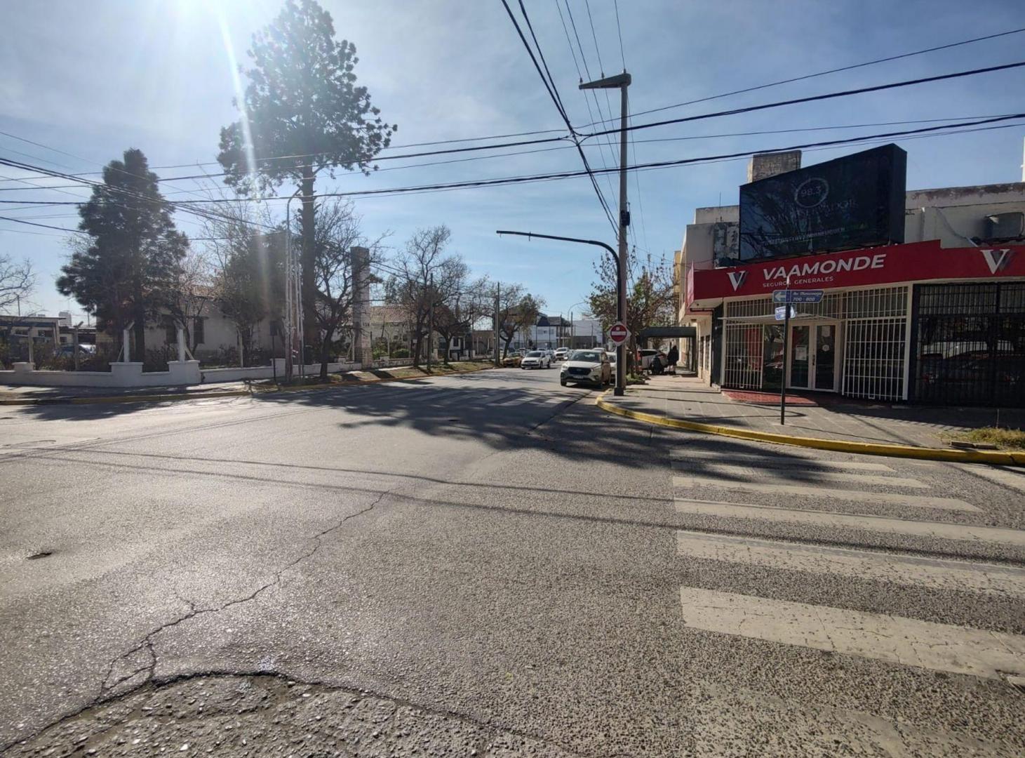 Foto de ALQUILER LOTE 200 M2 AV. OLASCOAGA 712 NEUQUEN, imagen 5