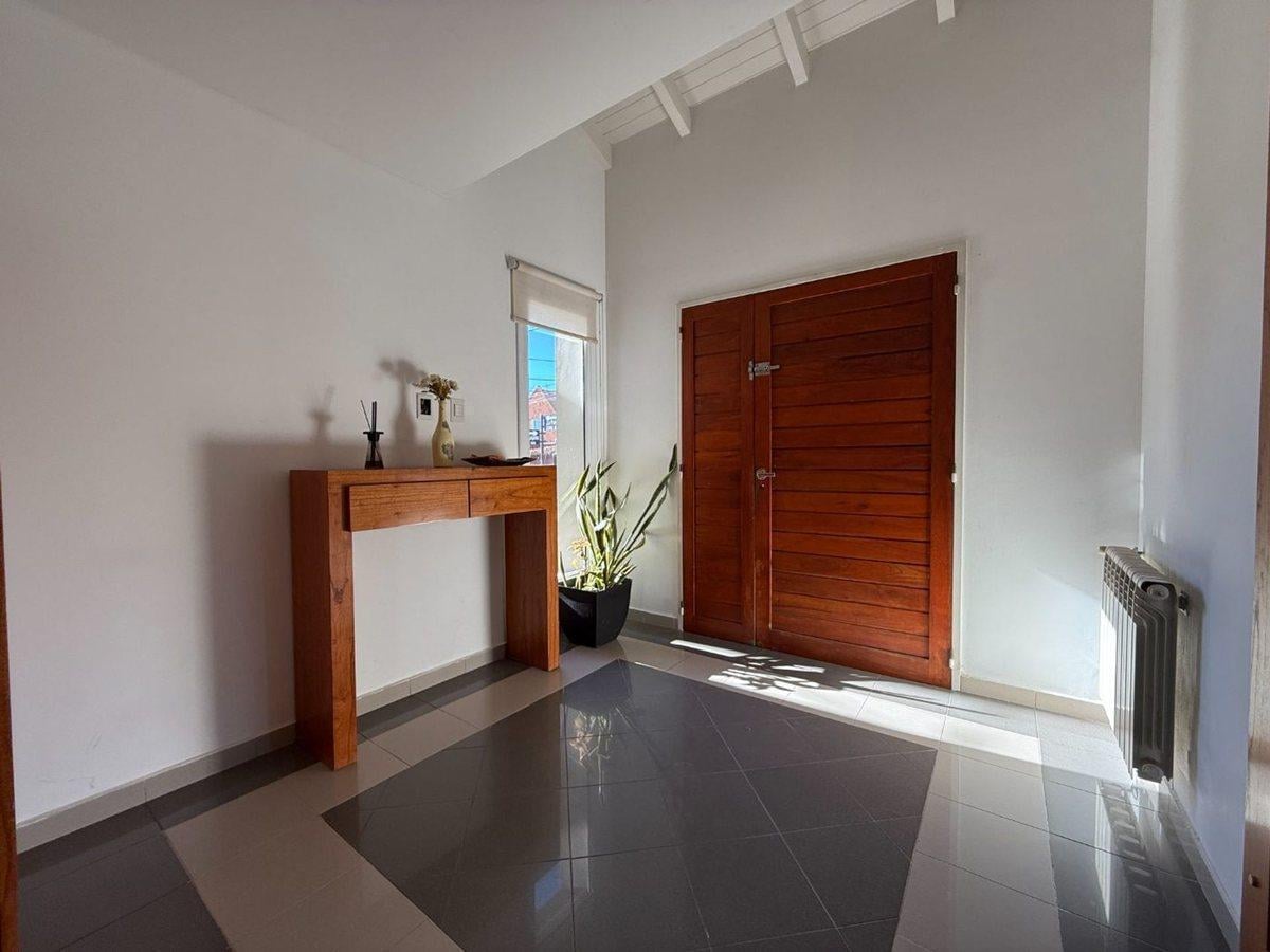 Foto de VENTA CASA NIVEL GERENCIAL JARDINES DEL REY, imagen 5