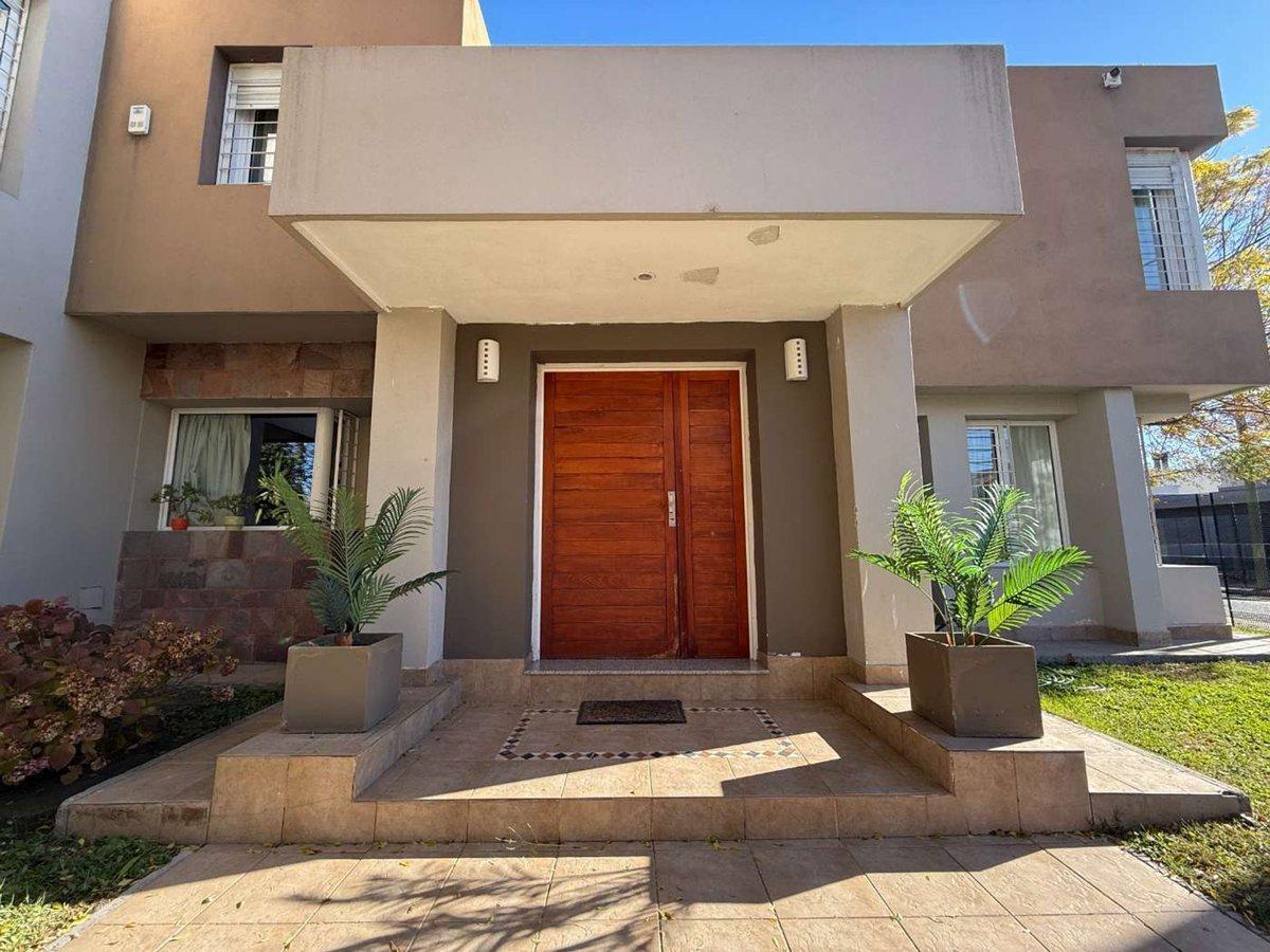 Foto de VENTA CASA NIVEL GERENCIAL JARDINES DEL REY, imagen 3