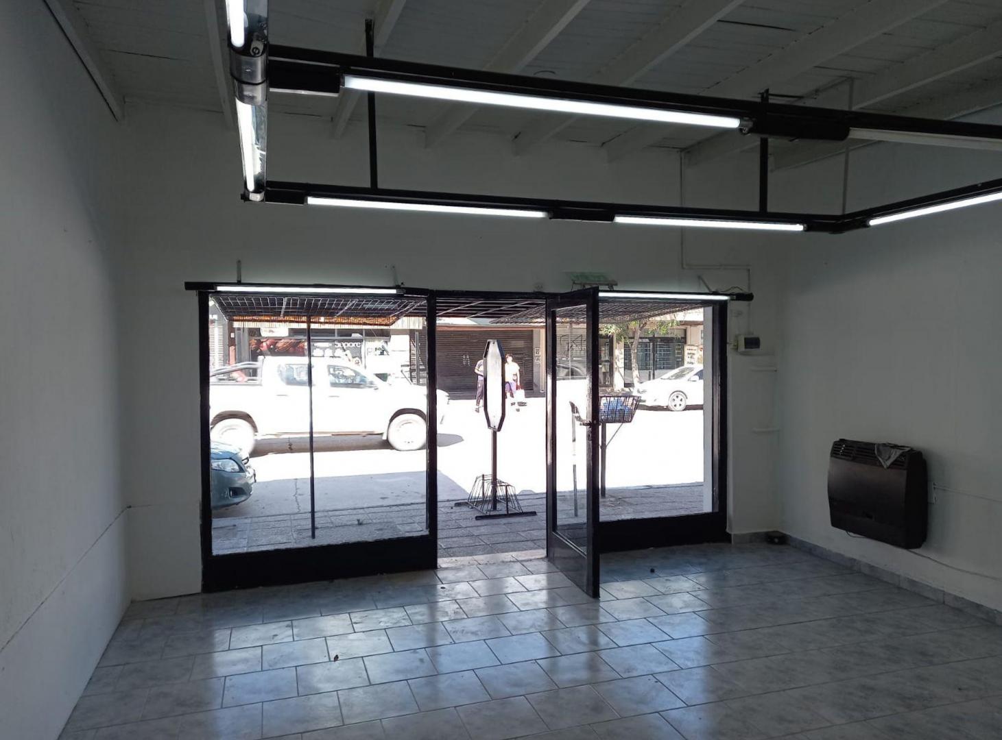 Foto de ALQUILER LOCAL COMERCIAL - CIPOLLETTI, imagen 3
