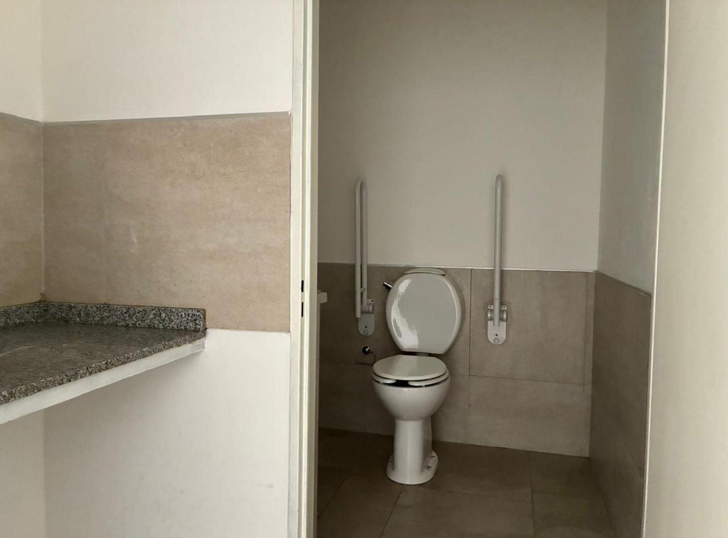 Foto de ALQUILER LOCAL COMERCIAL PB EDIFICIO NATANIA, imagen 4
