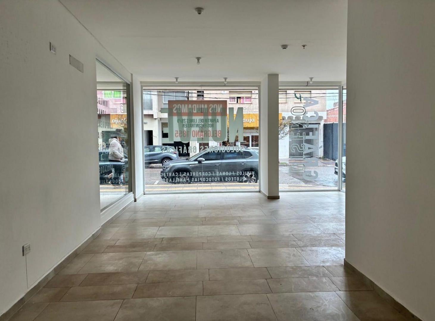 Foto de ALQUILER LOCAL COMERCIAL PB EDIFICIO NATANIA, imagen 1