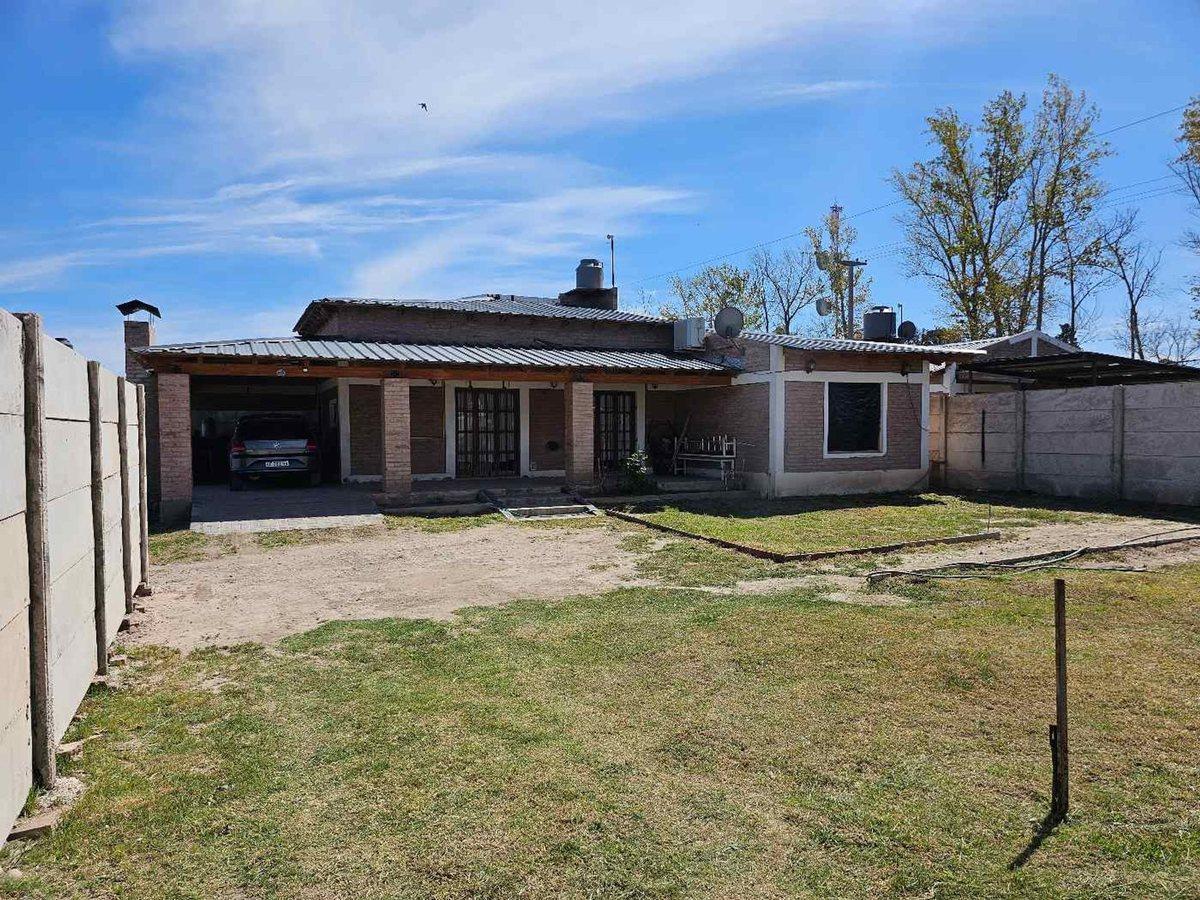 Foto de VENTA 2 CASAS CALLE JAMAICA 267 CATRIEL RIO NEGRO, imagen 4