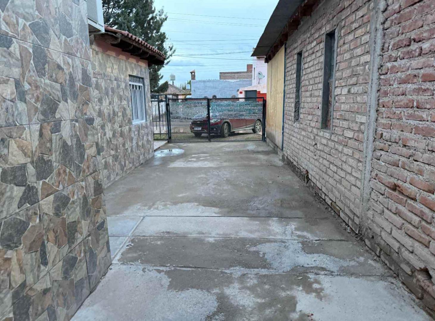 Foto de VENTA CASA + SALON BARRIO LOS ALAMOS, imagen 2