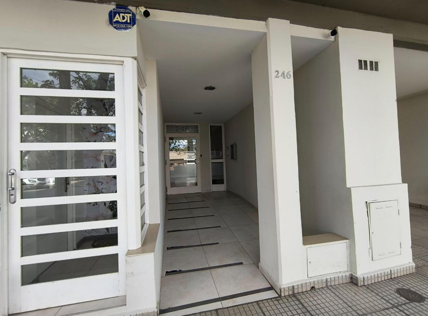 Foto de VENTA DEPARTAMENTO CON TERRAZA Y COCHERA, imagen 3