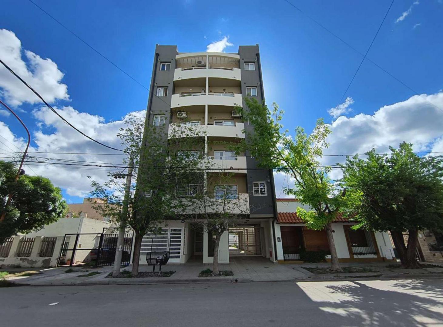 Foto de VENTA DEPARTAMENTO CON TERRAZA Y COCHERA, imagen 2