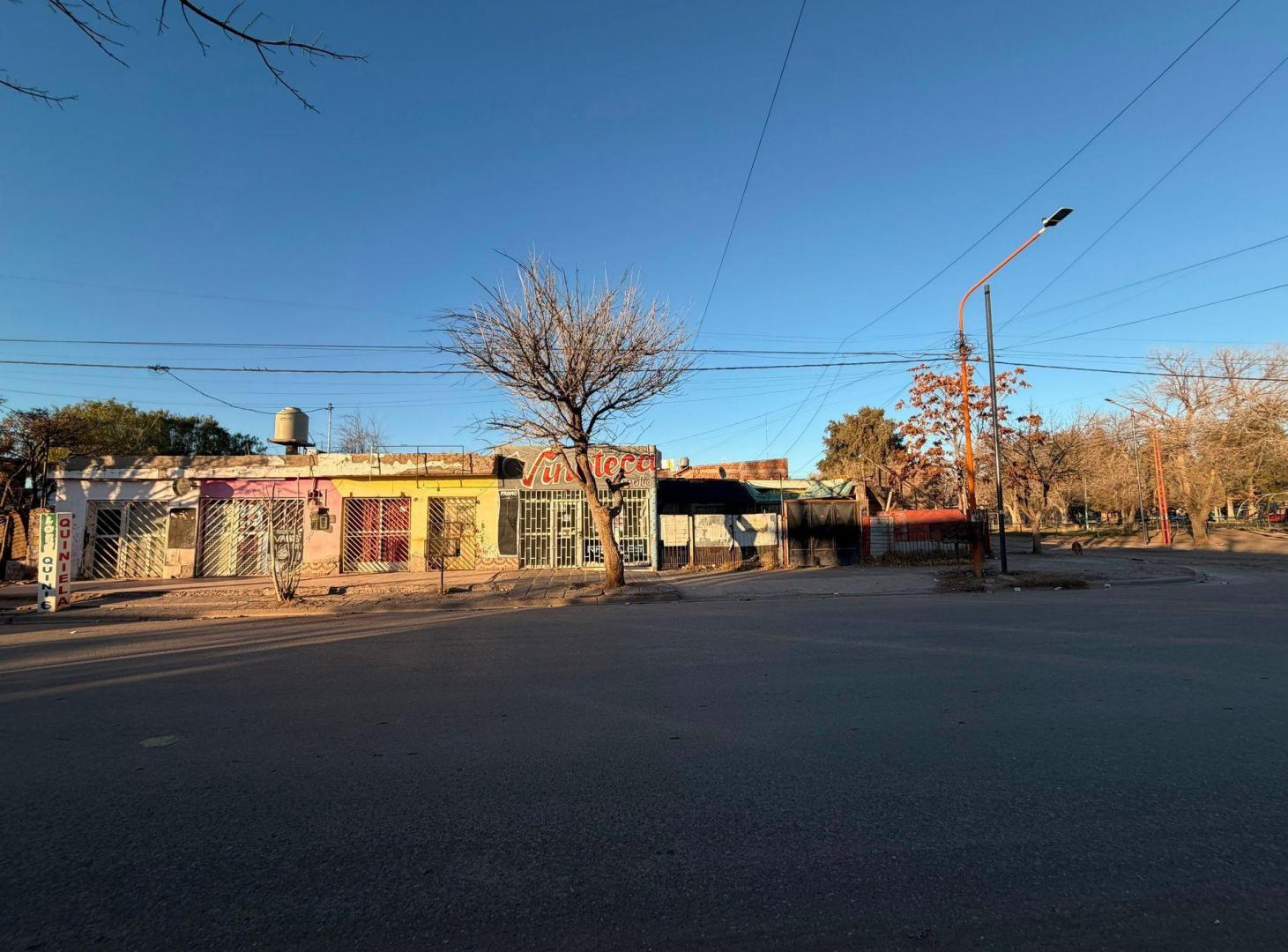 Foto de COMPLEJO COMERCIAL CON DEPARTAMENTOS, CIPOLLETTI, imagen 2