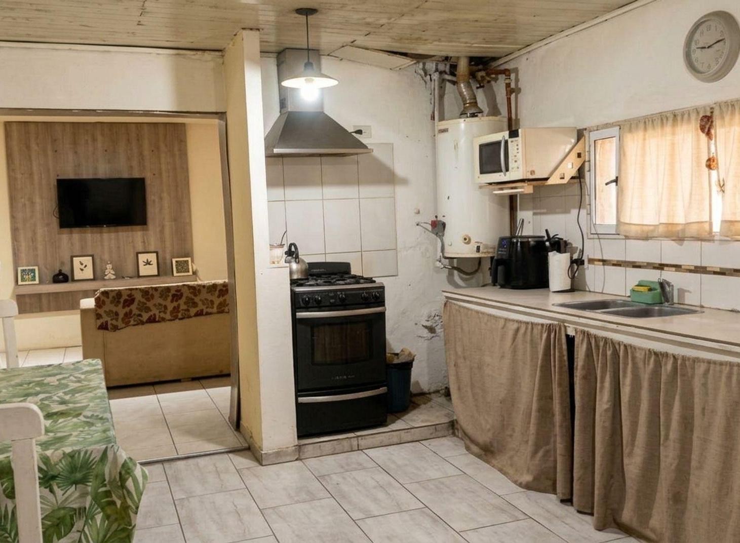 Foto de VENTA CASA 2 DORMITORIOS A REFACCIONAR EN NEUQUEN, imagen 3