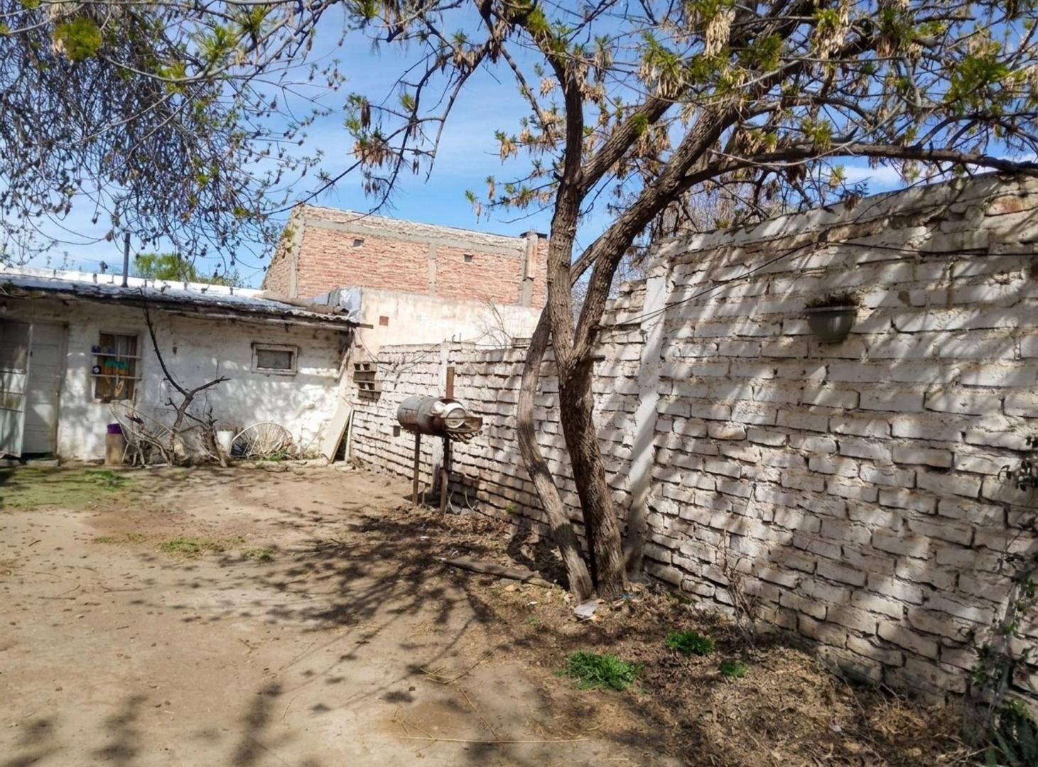 Foto de VENTA CASA 2 DORMITORIOS A REFACCIONAR EN NEUQUEN, imagen 1