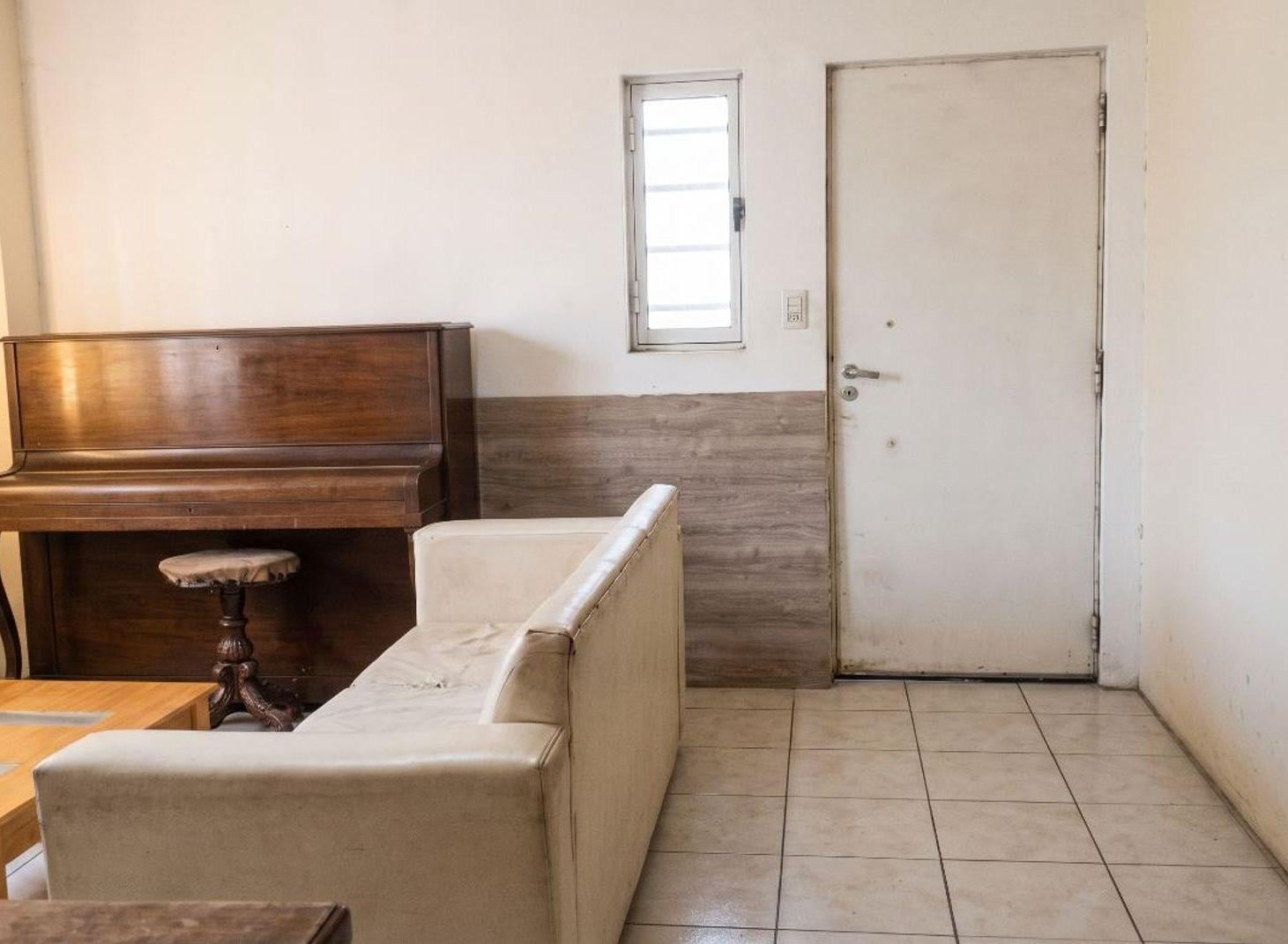 Foto de VENTA CASA 2 DORMITORIOS A REFACCIONAR EN NEUQUEN, imagen 2