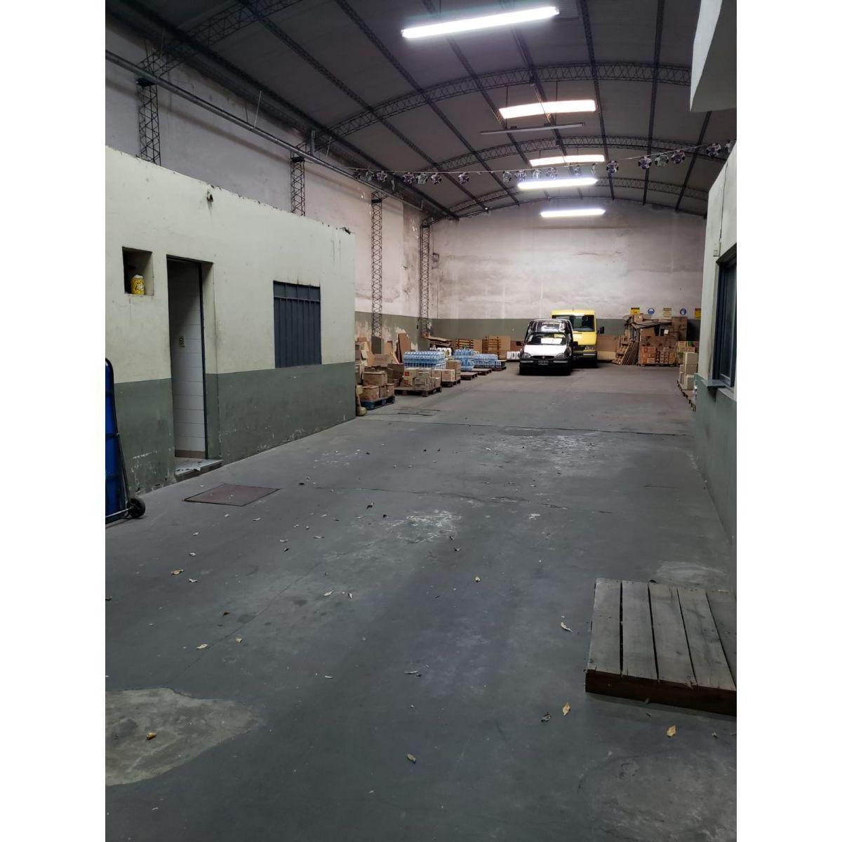 Excelentisimo Galpon, 1000 m². Ingreso por San Lorenzo y por Richieri 2