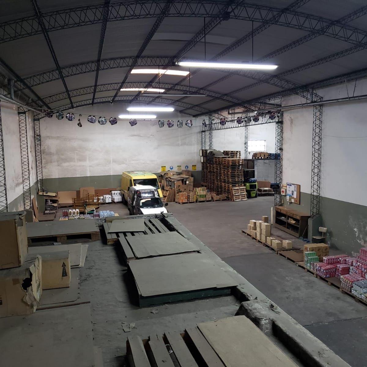 Excelentisimo Galpon, 1000 m². Ingreso por San Lorenzo y por Richieri 3