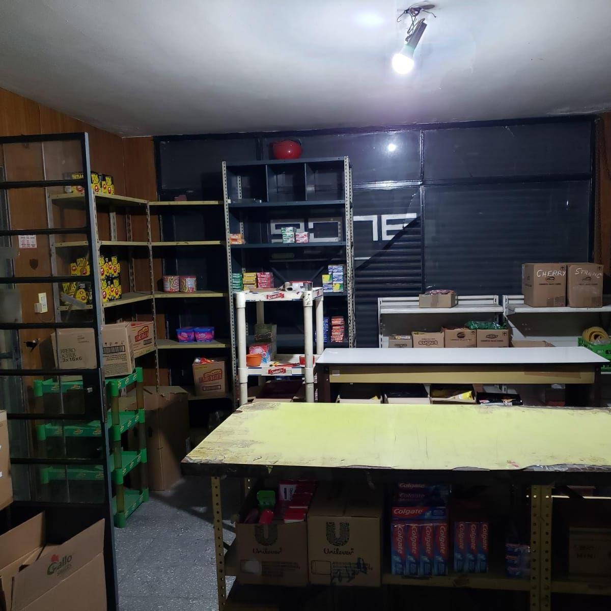 Excelentisimo Galpon, 1000 m². Ingreso por San Lorenzo y por Richieri 4