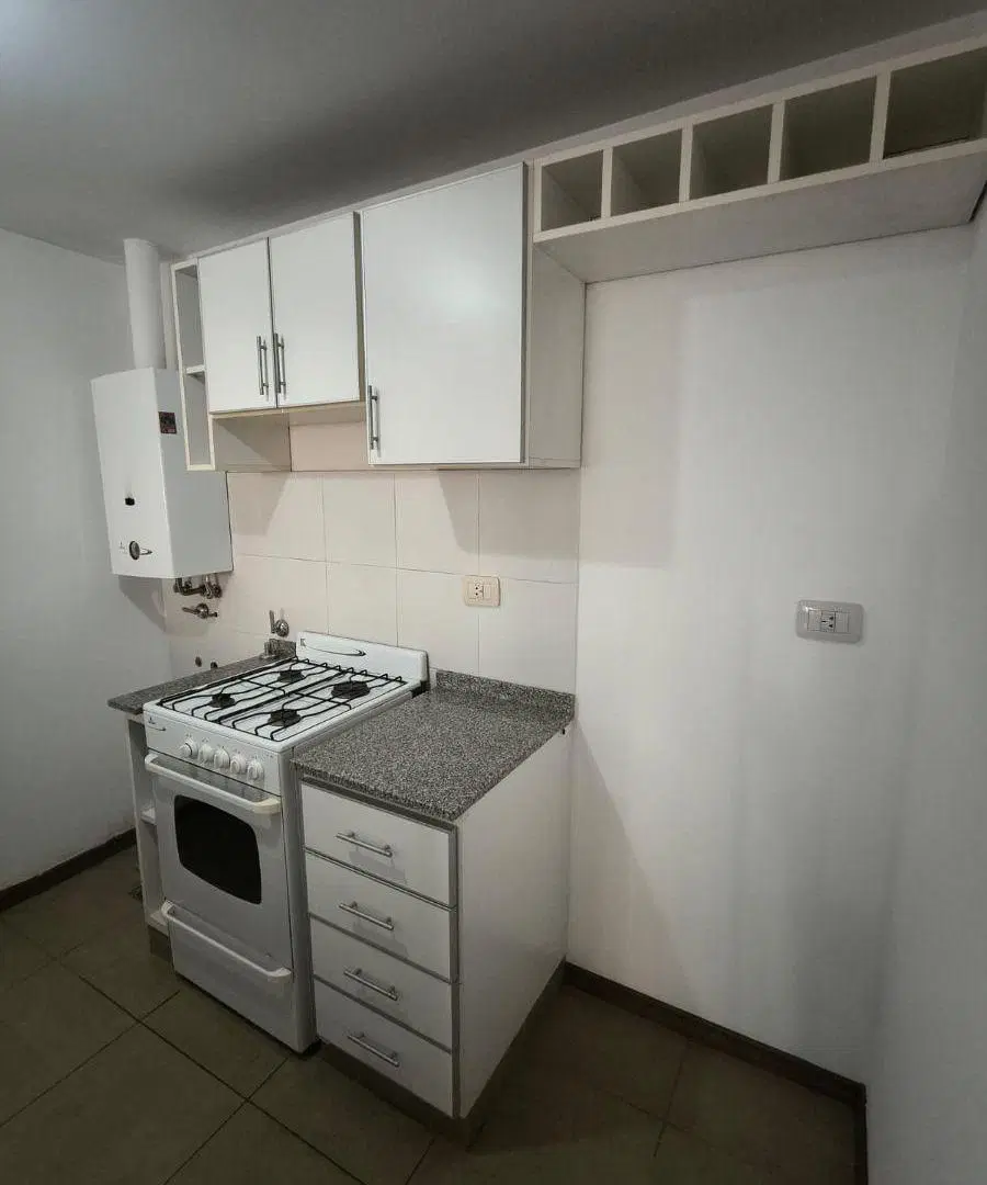 Impecable Departamento 1 dormitorio frente con balcón 2