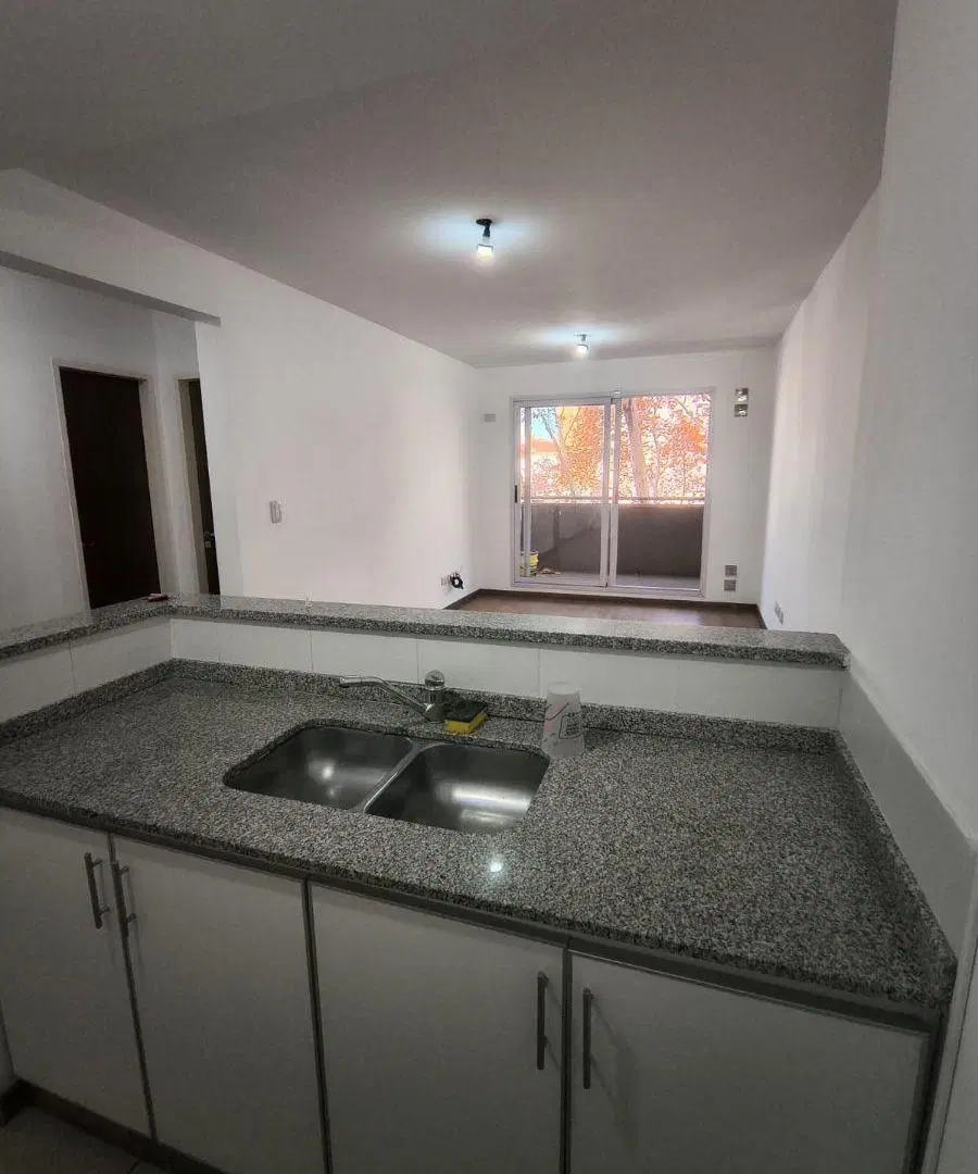 Impecable Departamento 1 dormitorio frente con balcón 5
