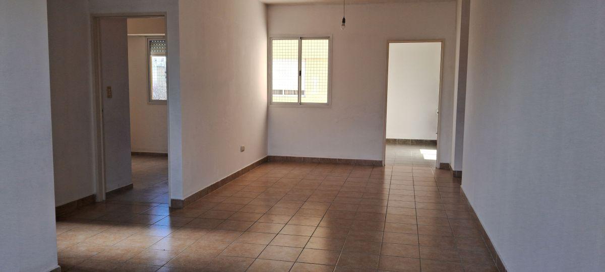 Foto de Excelente departamento de tres ambientes con balcón y vista abierta., imagen 3