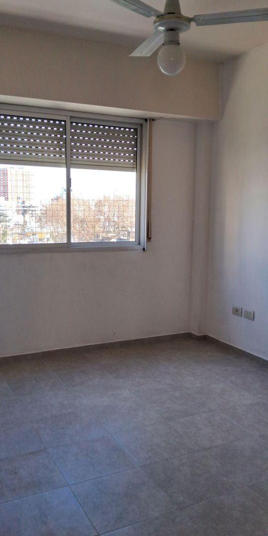 Foto de Excelente departamento de tres ambientes con balcón y vista abierta., imagen 4