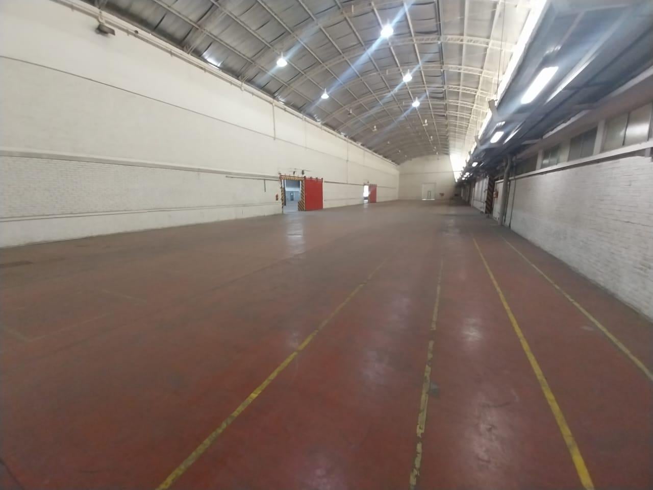 Depósito en Alquiler sobre la Av. Crovara