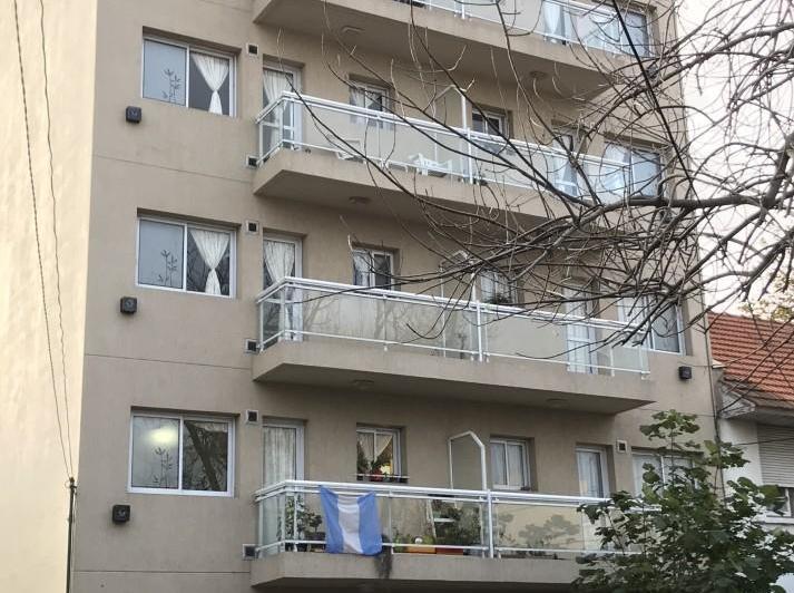 DEPARTAMENTO DE 2 AMB EXTERNO CON BALCON 1