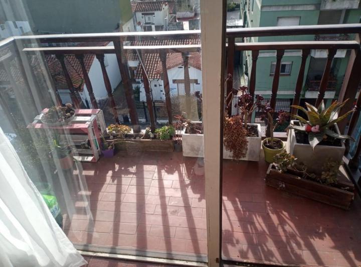 DEPARTAMENTO DE 3 AMB A LA CALLE CON BALCON 4