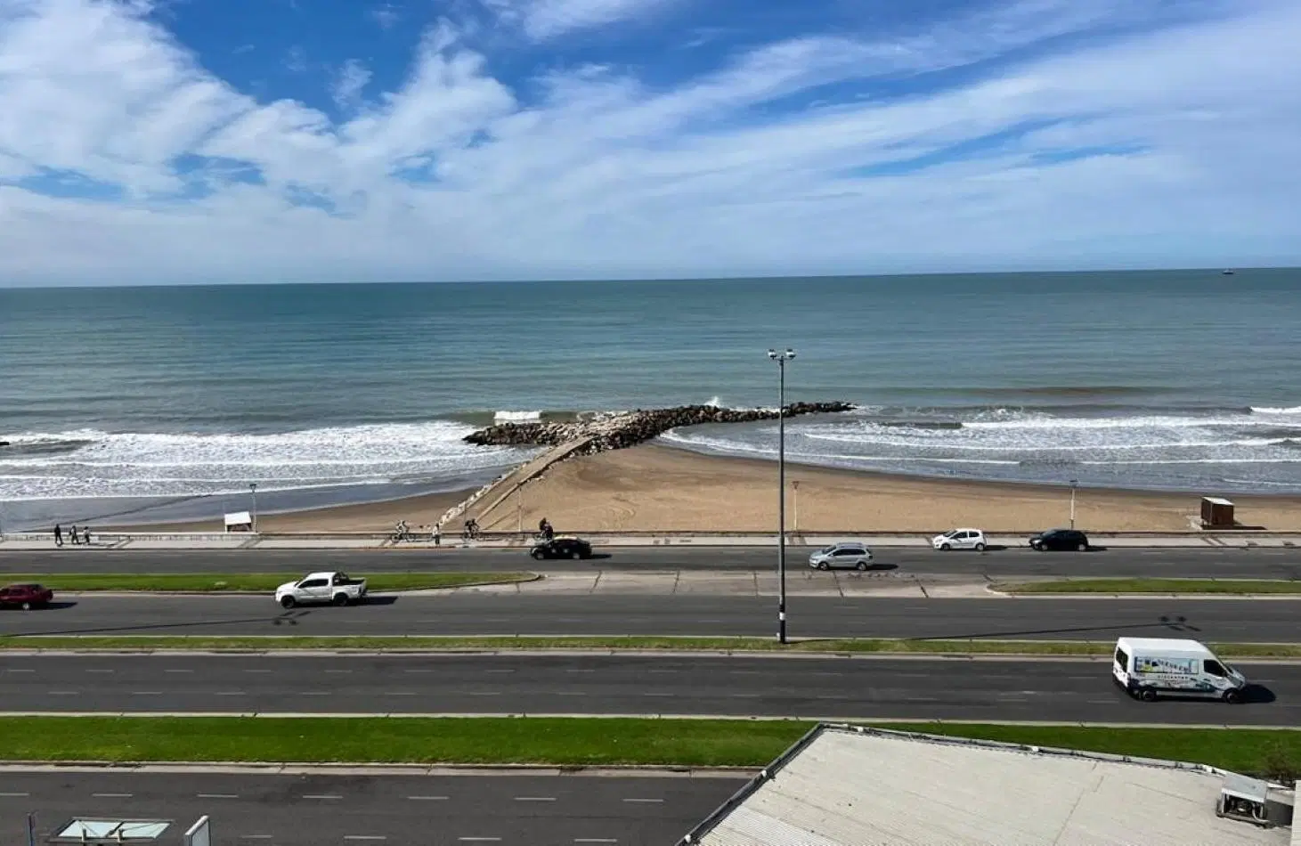 DEPARTAMENTO DE 3 AMB. VISTA AL MAR. COCHERA 2