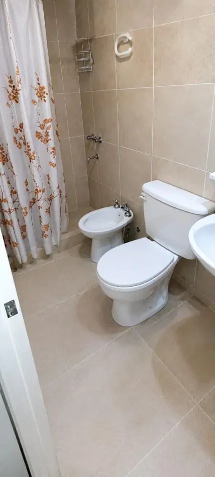 DEPARTAMENTO DE 2 AMB CON ESPACIO DE COCHERA 4