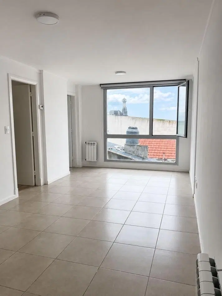 DEPARTAMENTO DE 2 AMB EXTERNO CON VISTA AL MAR. COCHERA Y BAULERA 3