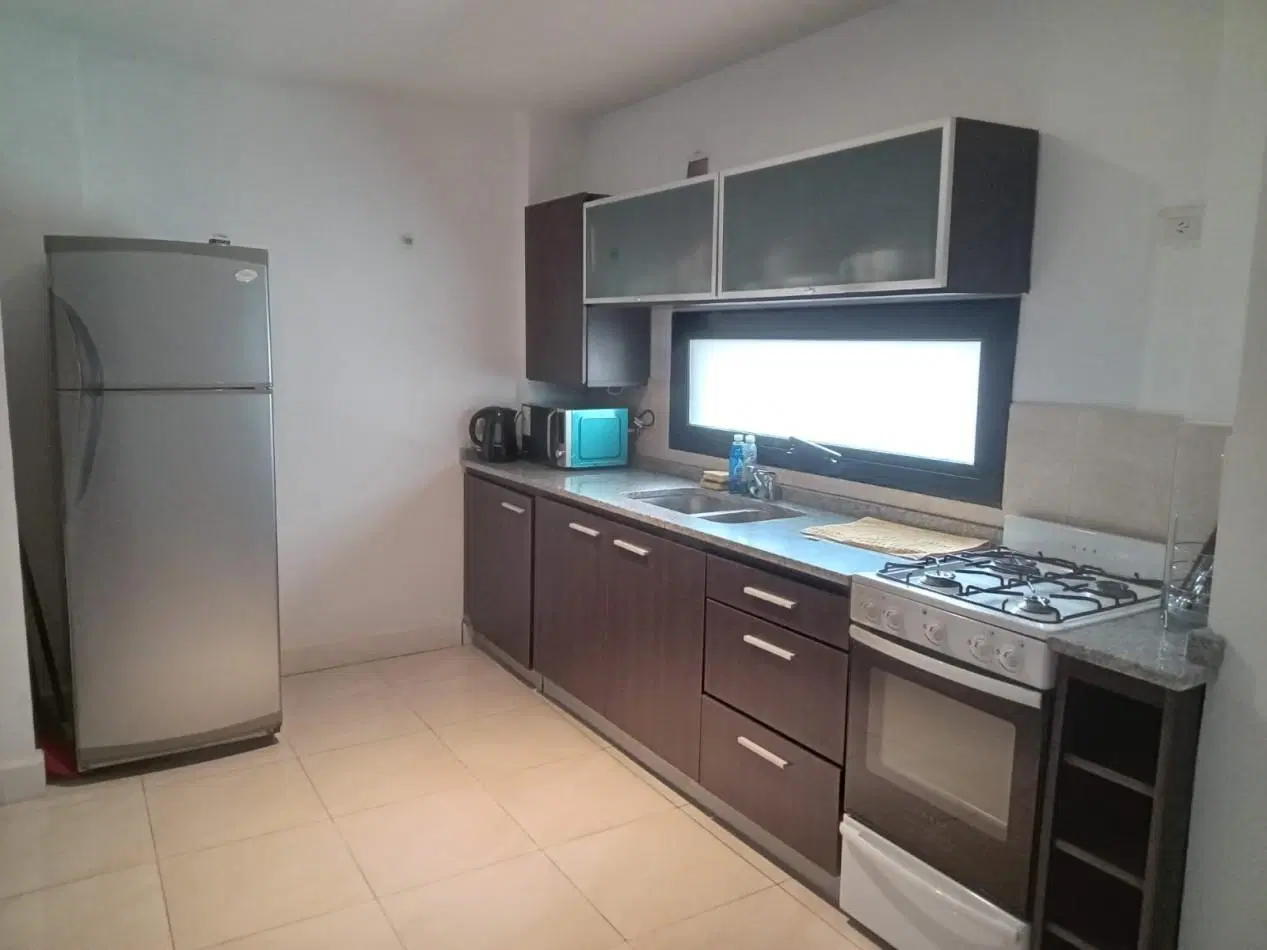 DEPARTAMENTO DE 2 AMB CON BALCON Y COCHERA. AMOBLADO 3