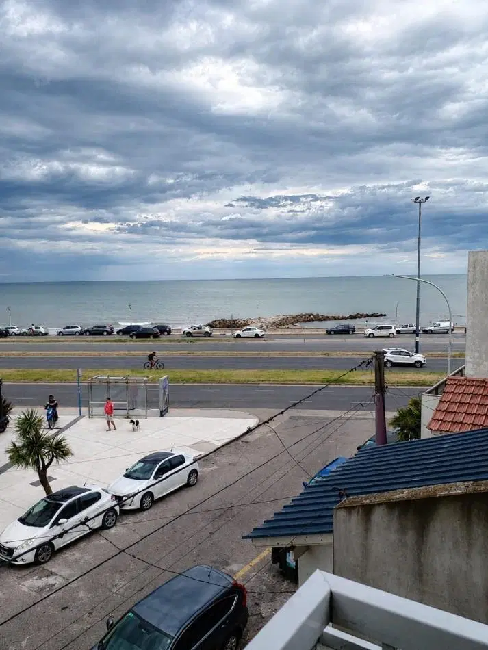 DEPARTAMENTO DE 2 AMB EXTERNO CON VISTA AL MAR. COCHERA Y BAULERA 5