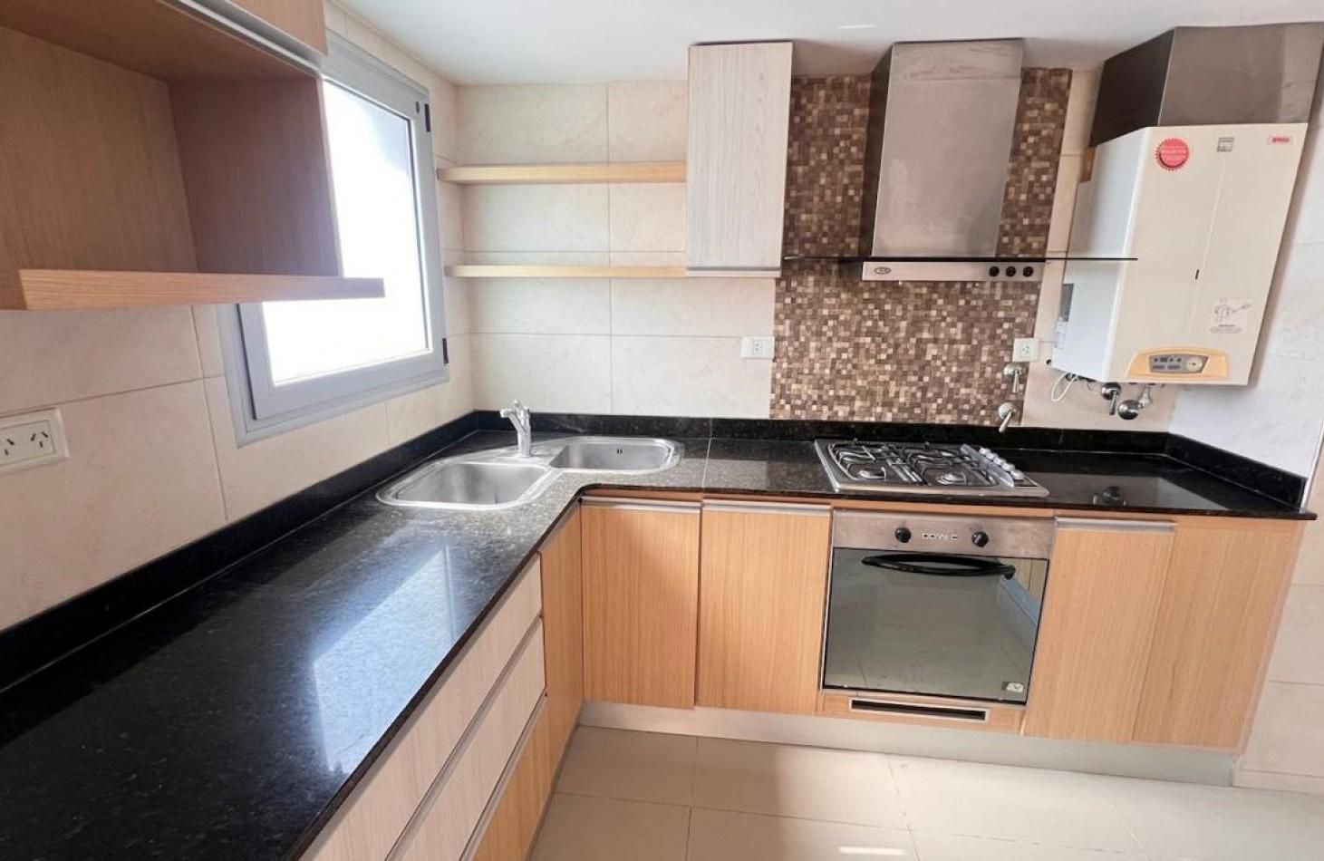 Foto de SEMIPISO DE 3 AMB EXTERNO. BALCON Y COCHERA, imagen 5