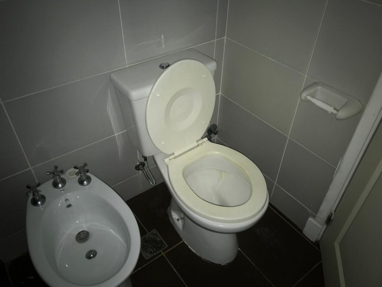 Foto de SEMIPISO DE 2 AMB A LA CALLE CON BALCON Y COCHERA, imagen 4