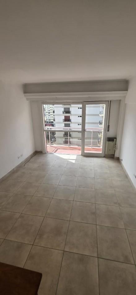 Foto de DEPARTAMENTO DE 2 AMB CON DEPENDENCIA. EXTERNO CON BALCON, imagen 3