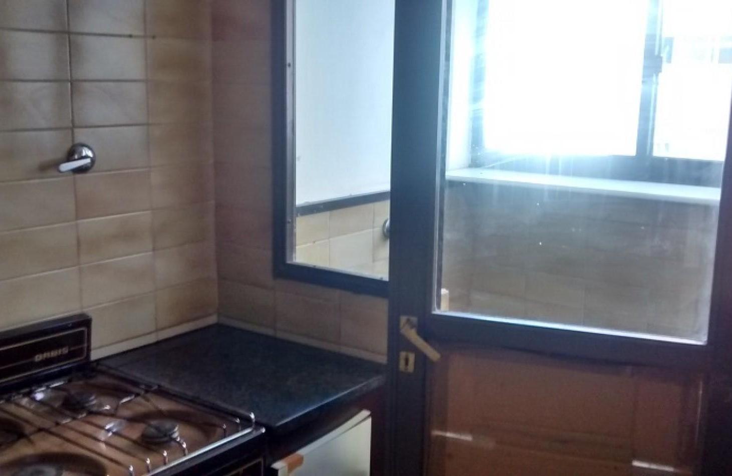 Foto de DEPARTAMENTO DE 2 AMB + ESCRITORIO. COCHERA, imagen 4