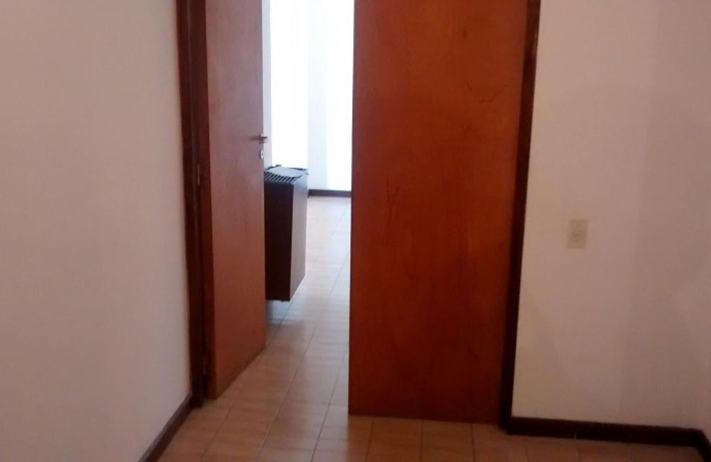 Foto de DEPARTAMENTO DE 2 AMB + ESCRITORIO. COCHERA, imagen 3