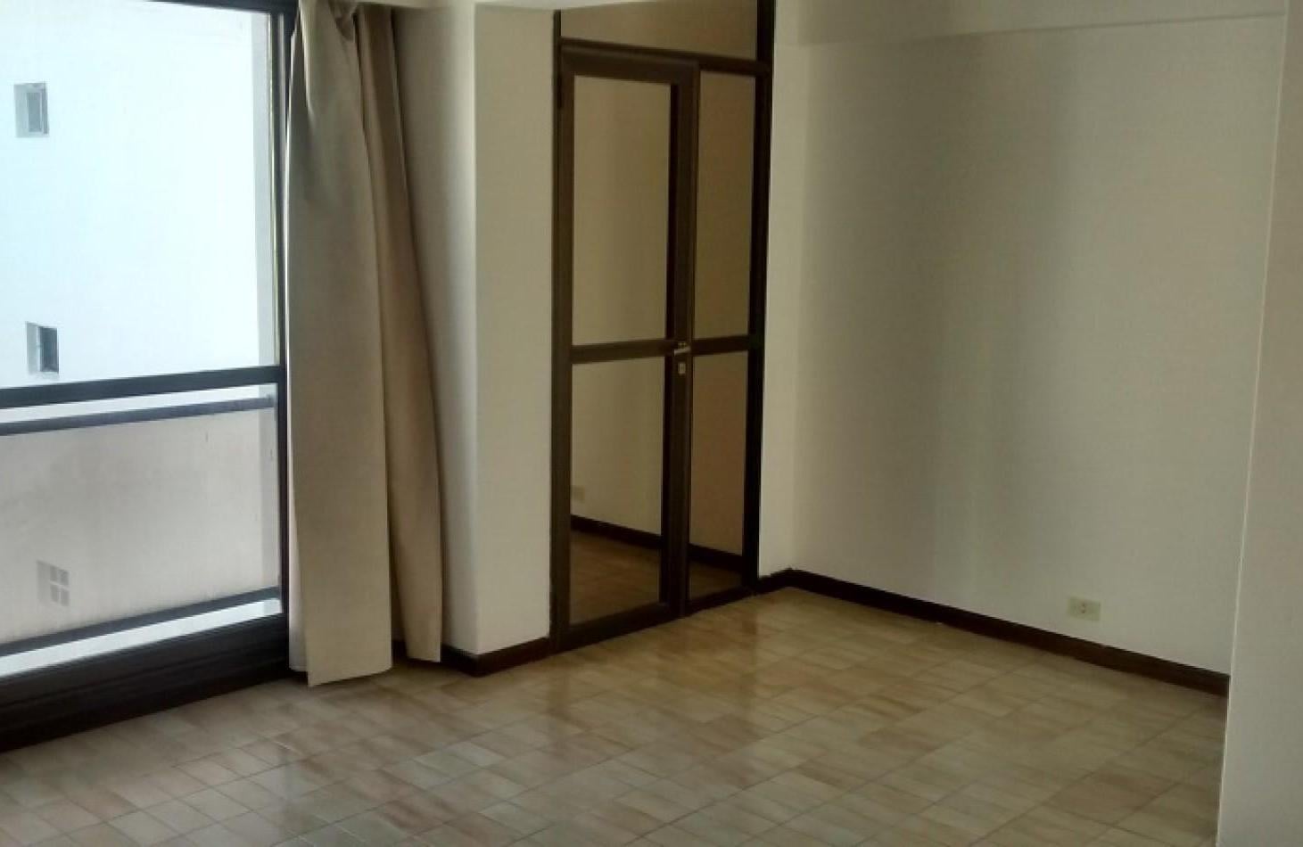 Foto de DEPARTAMENTO DE 2 AMB + ESCRITORIO. COCHERA, imagen 3