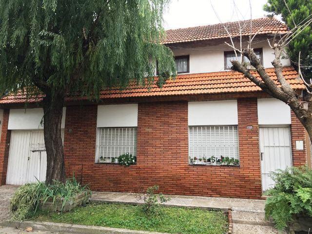 PICHINCHA 660 MUY BUENA CASA DE 4 AMBIENTES APTA CREDITO