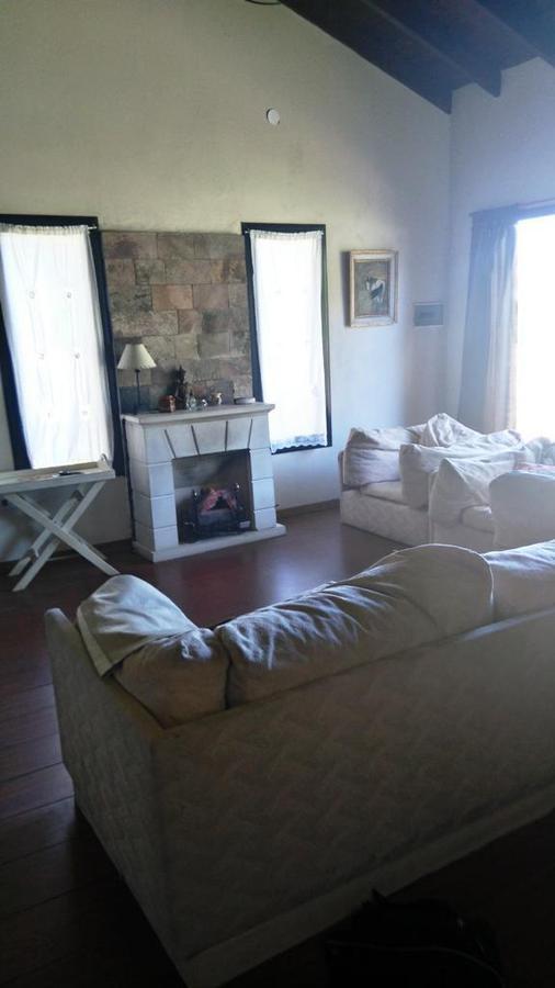 Excelente Casa de 4 Ambientes en Costa del Este 2