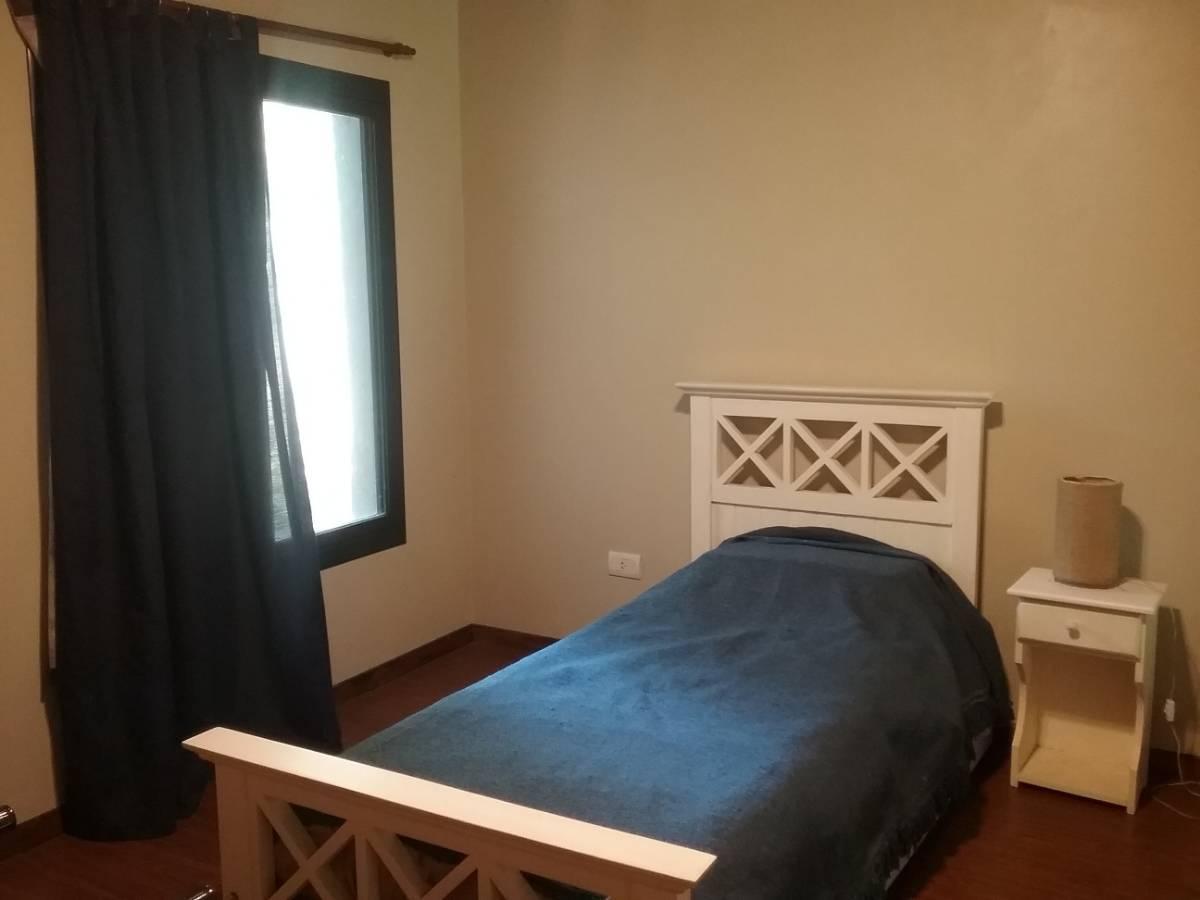 Excelente Casa de 4 Ambientes en Costa del Este 3