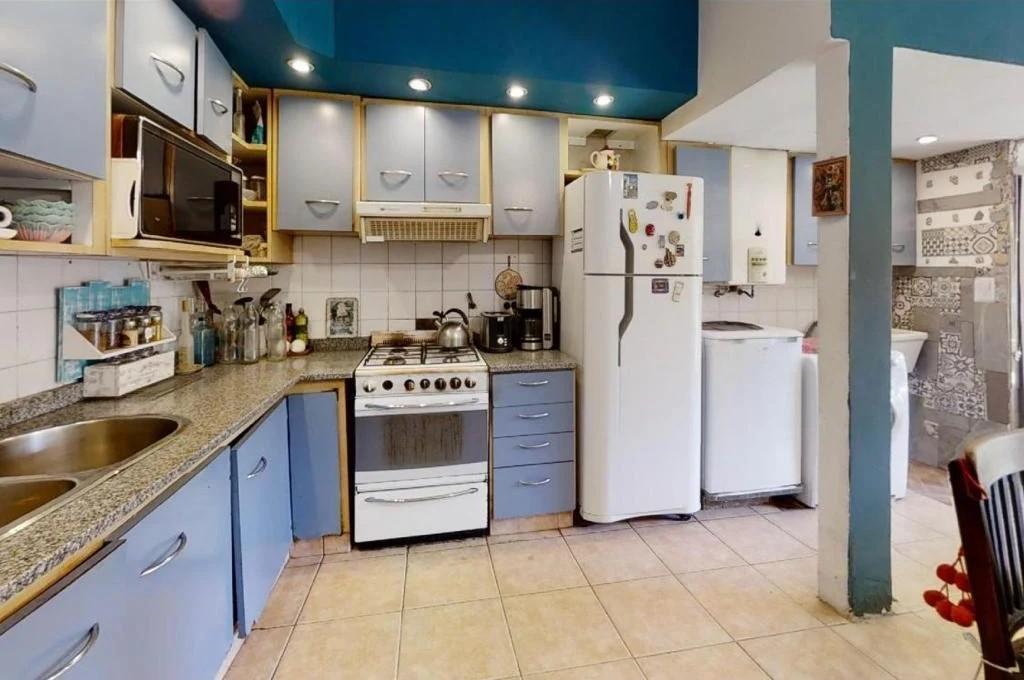Foto de CASA DE 4 AMBIENTES CON GARAGE Y AMPLIO JARDIN EN MUY BUENA UBICACION, imagen 3