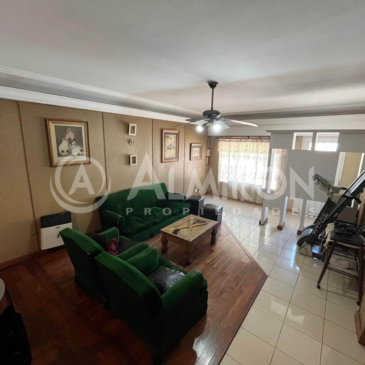 Foto de MUY BUEN PH DE 4 AMBIENTES CON GARAGE Y QUINCHO - APTO CREDITO, imagen 4