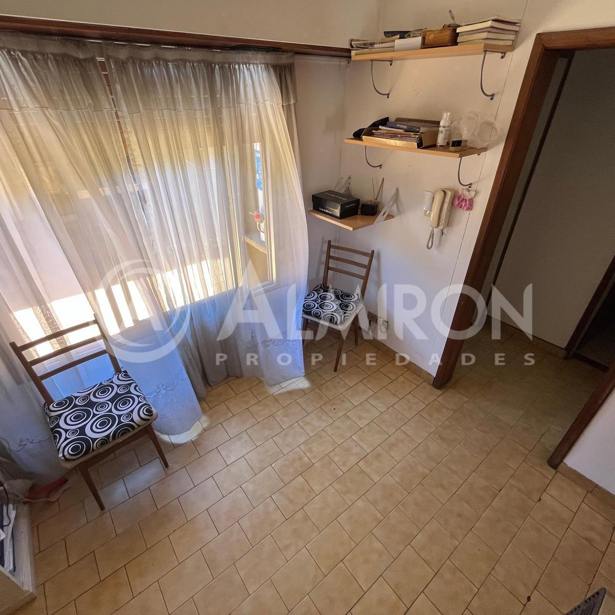 Foto de MUY BUEN PH DE 4 AMBIENTES CON GARAGE Y QUINCHO - APTO CREDITO, imagen 2