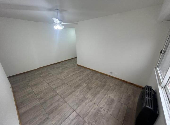 Foto de MUY BUEN DEPARTAMENTO DE 3 AMBIENTES RECICLADO EN TORRES 14 DE JULIO, imagen 2